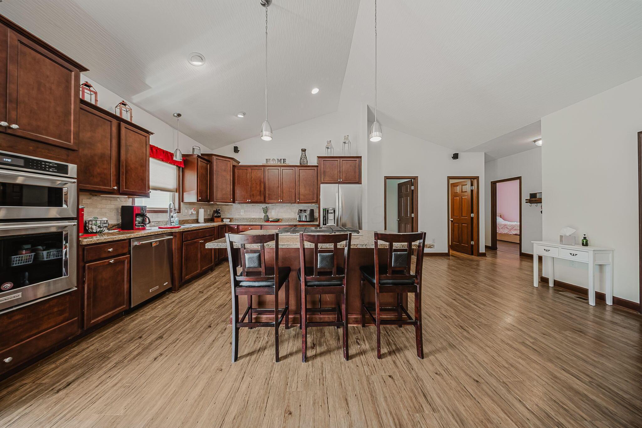 6684 Borror Road Grove City, OH 43123 - Photo 29 of 118 Kitchen