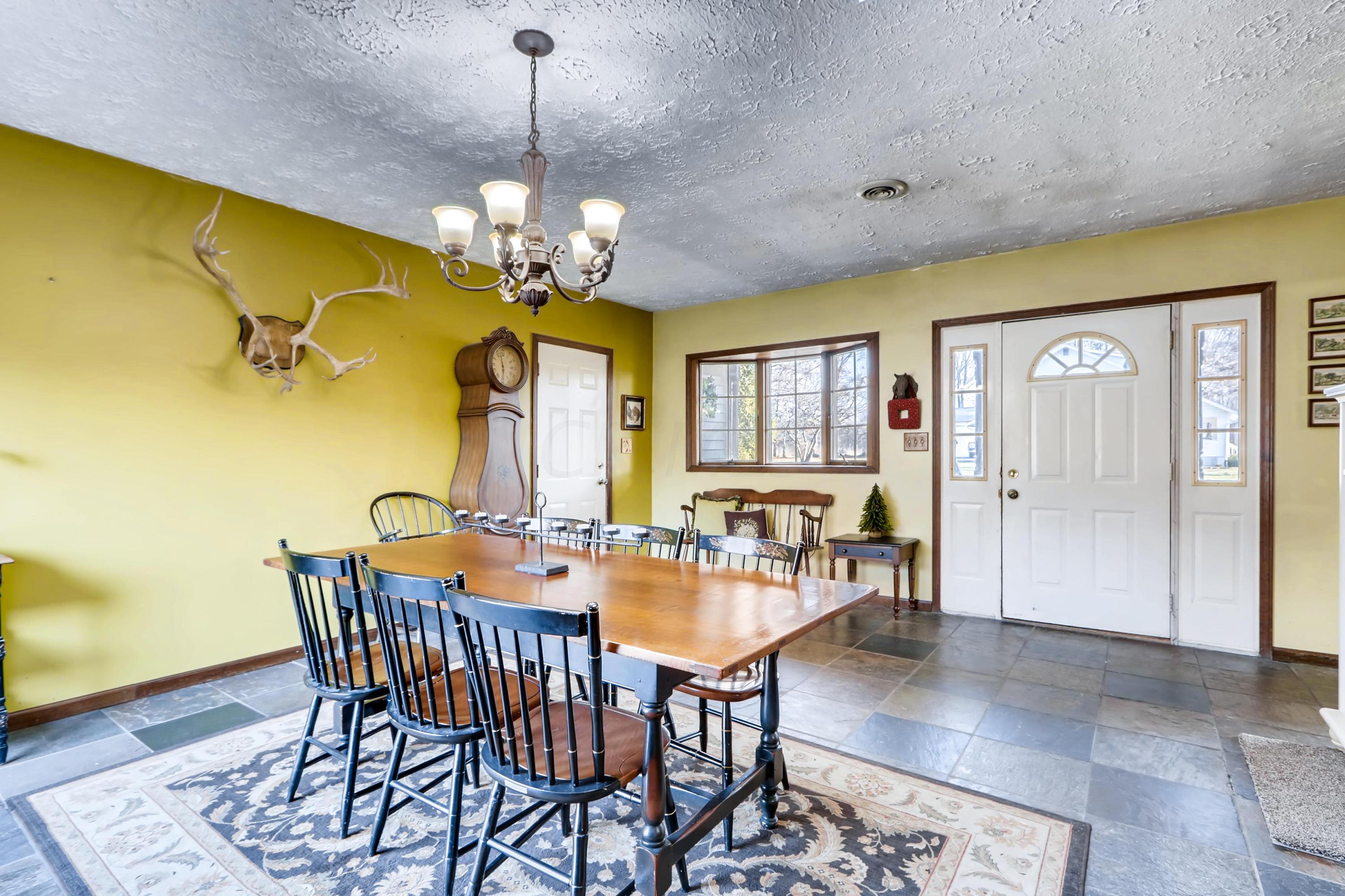 143 Rolen Road Southwest Reynoldsburg, OH 43068 - Photo 11 of 28 Gallery Image 11