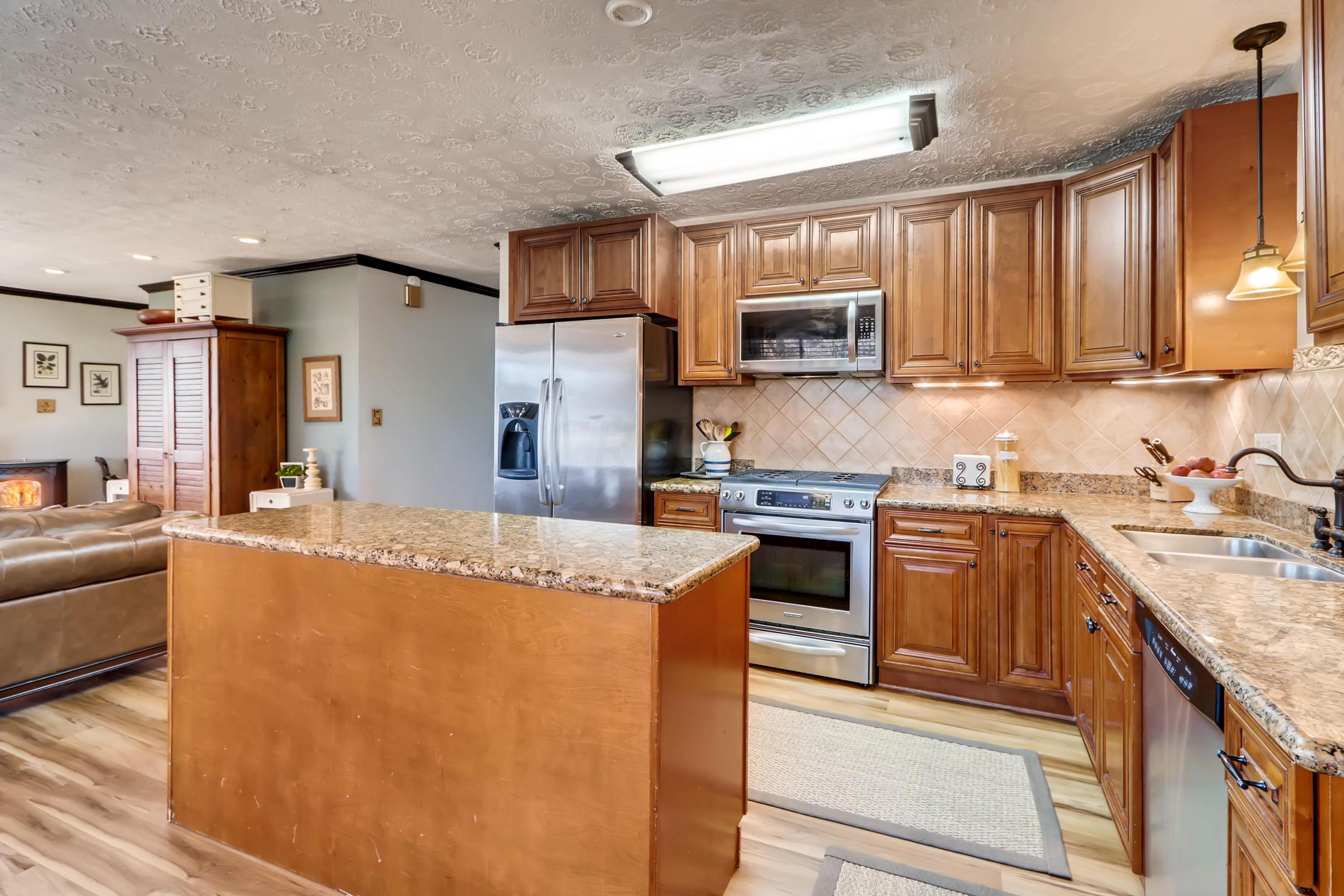 143 Rolen Road Southwest Reynoldsburg, OH 43068 - Photo 3 of 28 Gallery Image 3