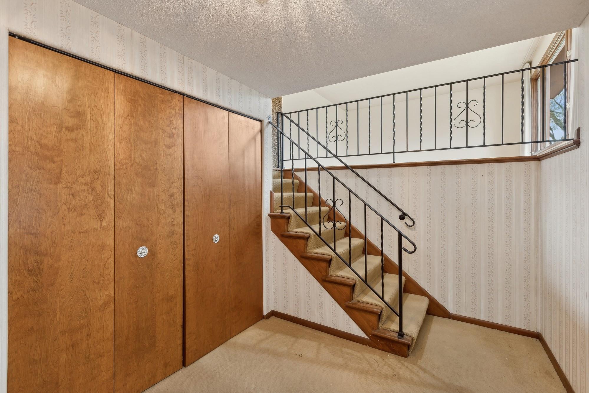 8336 Goodrich Road Bloomington, MN 55437 - Photo 3 of 21 Gallery Image 3