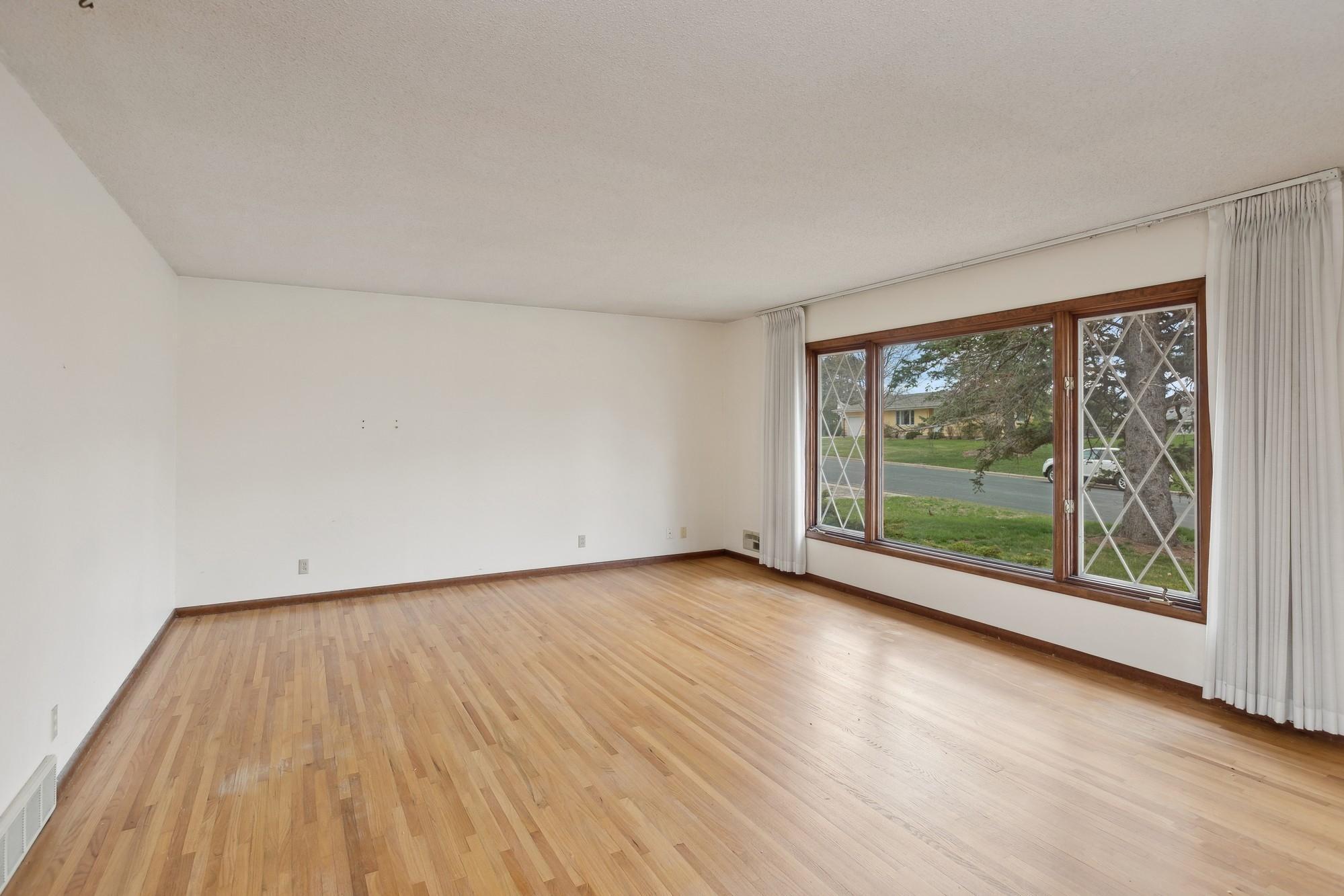 8336 Goodrich Road Bloomington, MN 55437 - Photo 5 of 21 Gallery Image 5