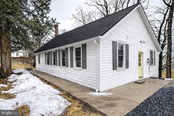 a view of house with a yard