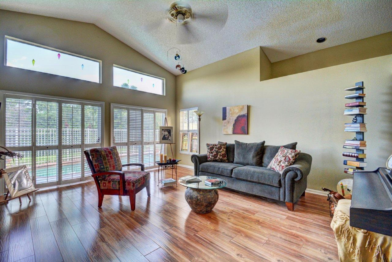 10676 Plainview Circle Boca Raton, FL 33498 - Photo 17 of 33 Living Room