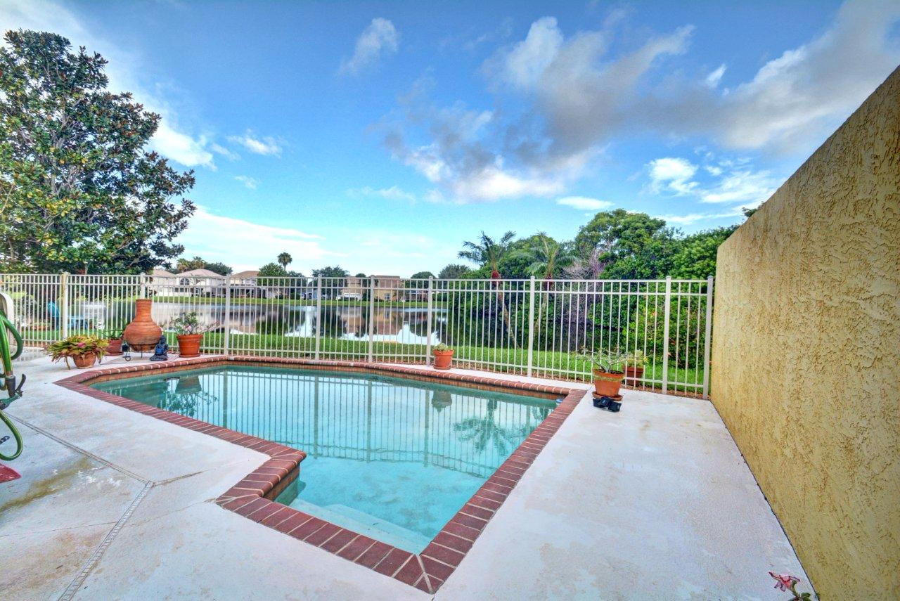 10676 Plainview Circle Boca Raton, FL 33498 - Photo 24 of 33 Pool and Lake View