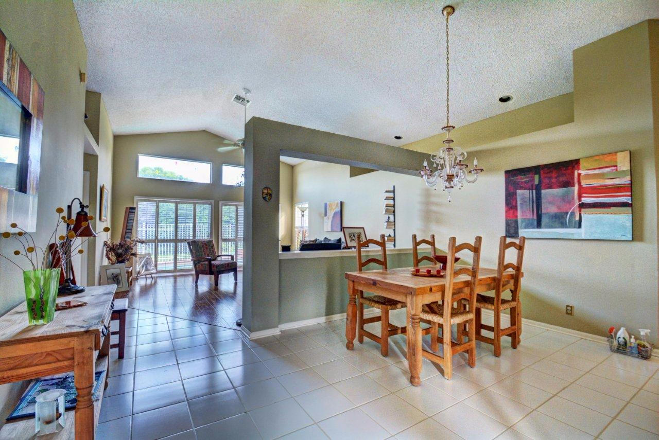10676 Plainview Circle Boca Raton, FL 33498 - Photo 5 of 33 Foyer - Living Room - Dining Room