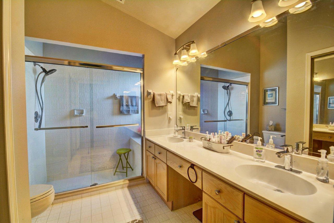 10676 Plainview Circle Boca Raton, FL 33498 - Photo 10 of 33 Master Bathroom