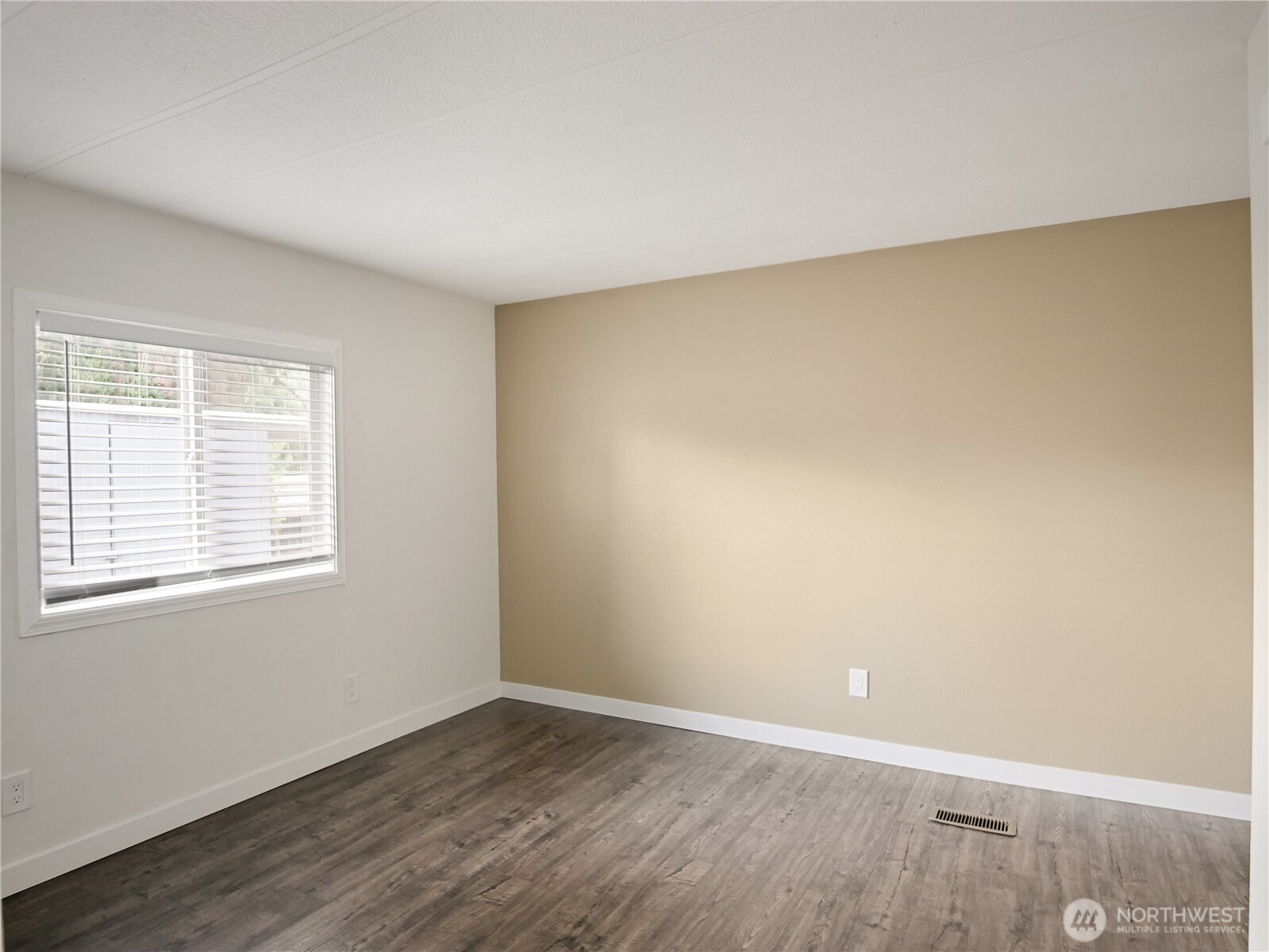 415 Lakeview Road, Unit F16 Lynnwood, WA 98087 - Photo 22 of 40 Gallery Image 22