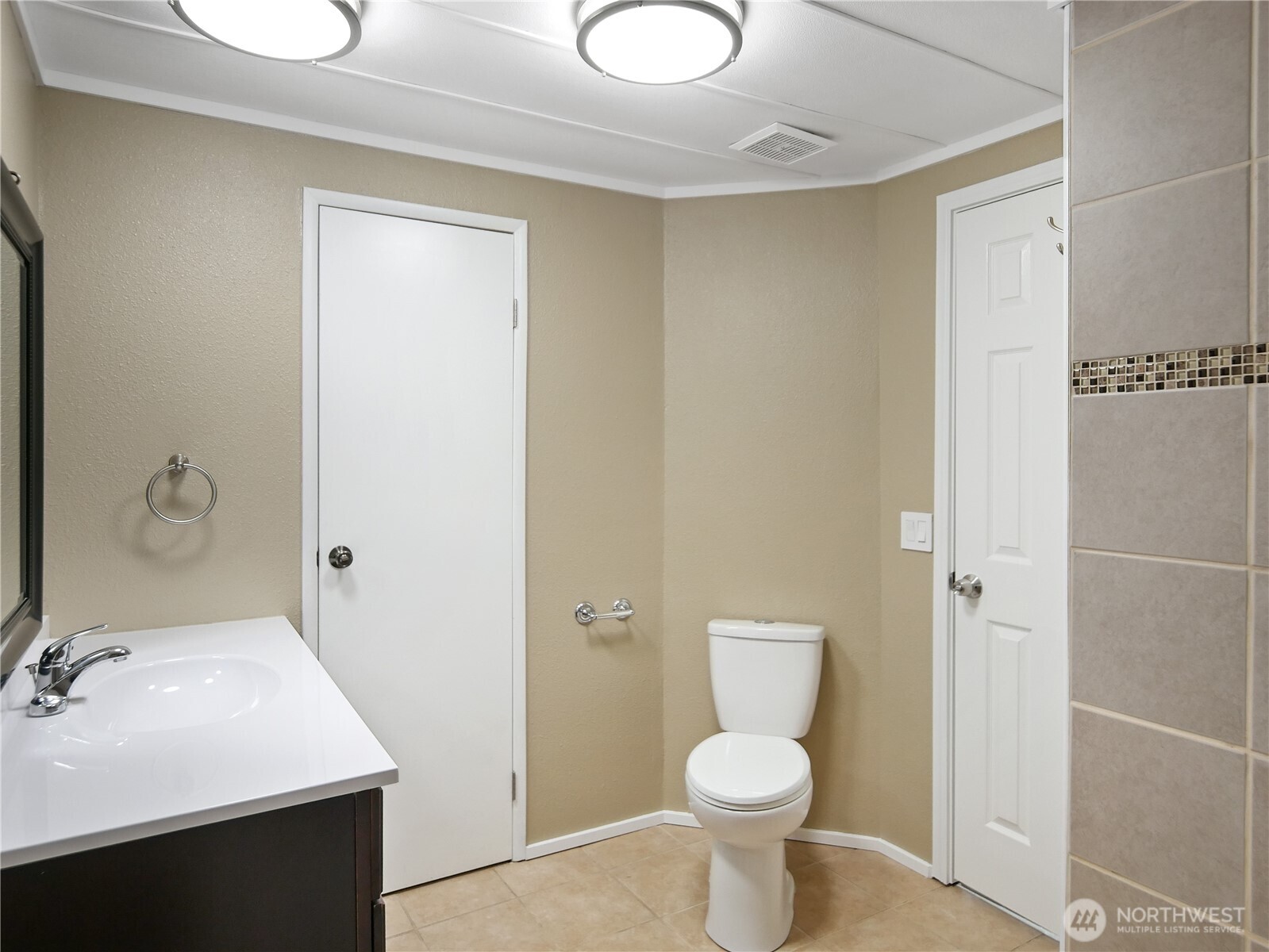 415 Lakeview Road, Unit F16 Lynnwood, WA 98087 - Photo 24 of 40 Gallery Image 24