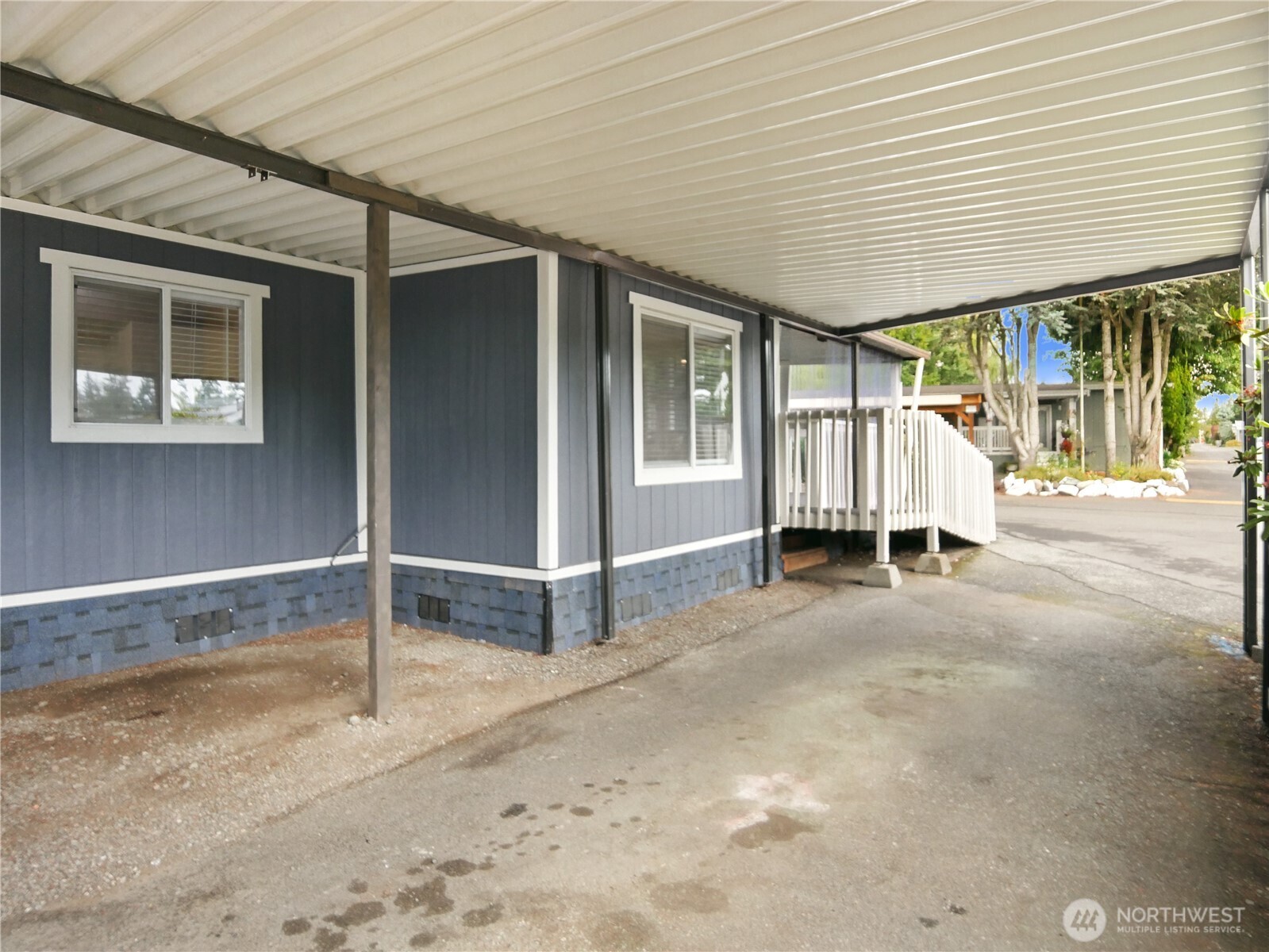 415 Lakeview Road, Unit F16 Lynnwood, WA 98087 - Photo 37 of 40 Gallery Image 37