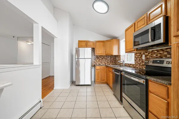 $3,500 | 1466 Shore Drive, Unit 3 | Throgs Neck