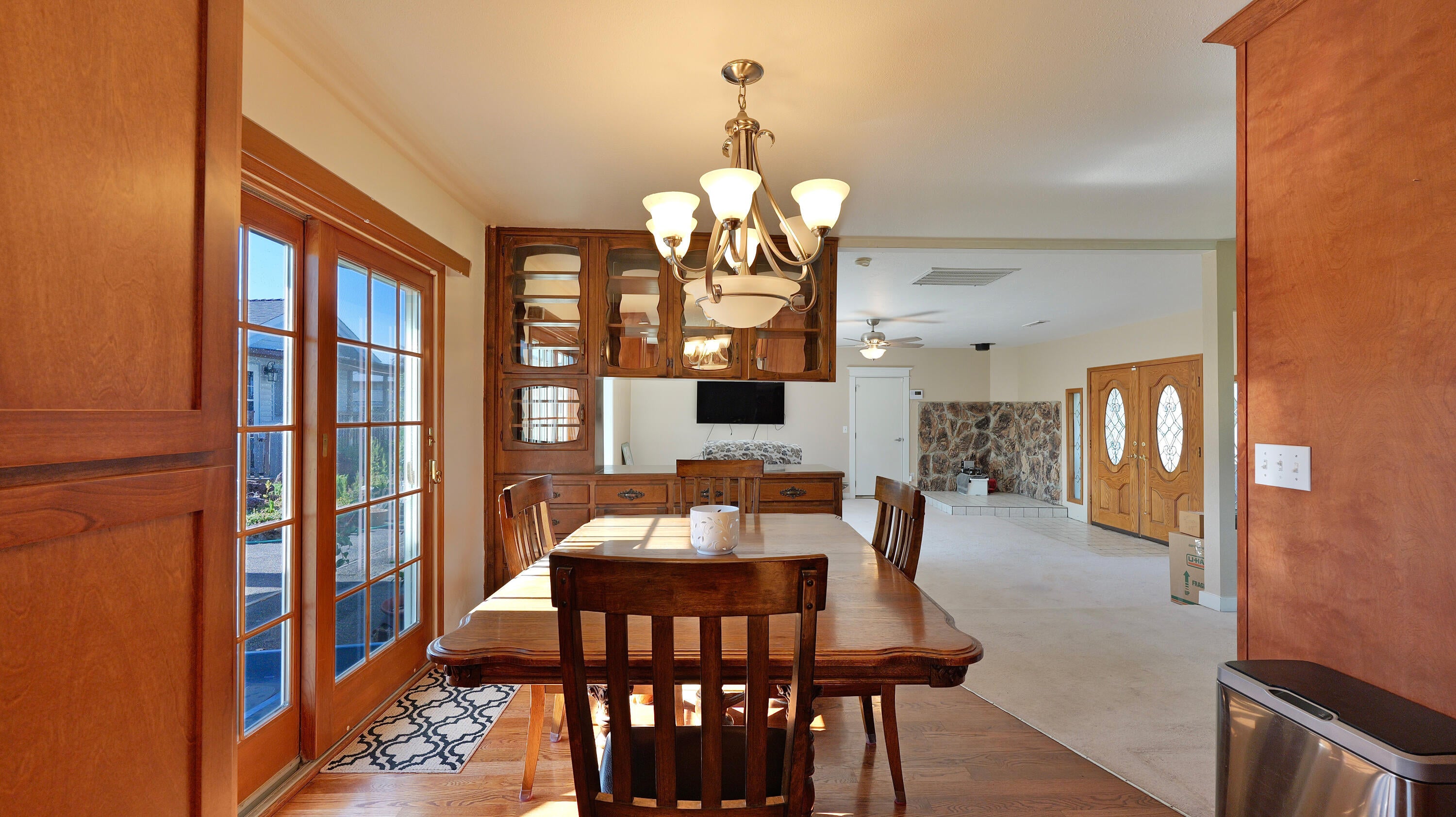 2909 Ball Road Eagle Point, OR 97524 - Photo 14 of 37 Dining