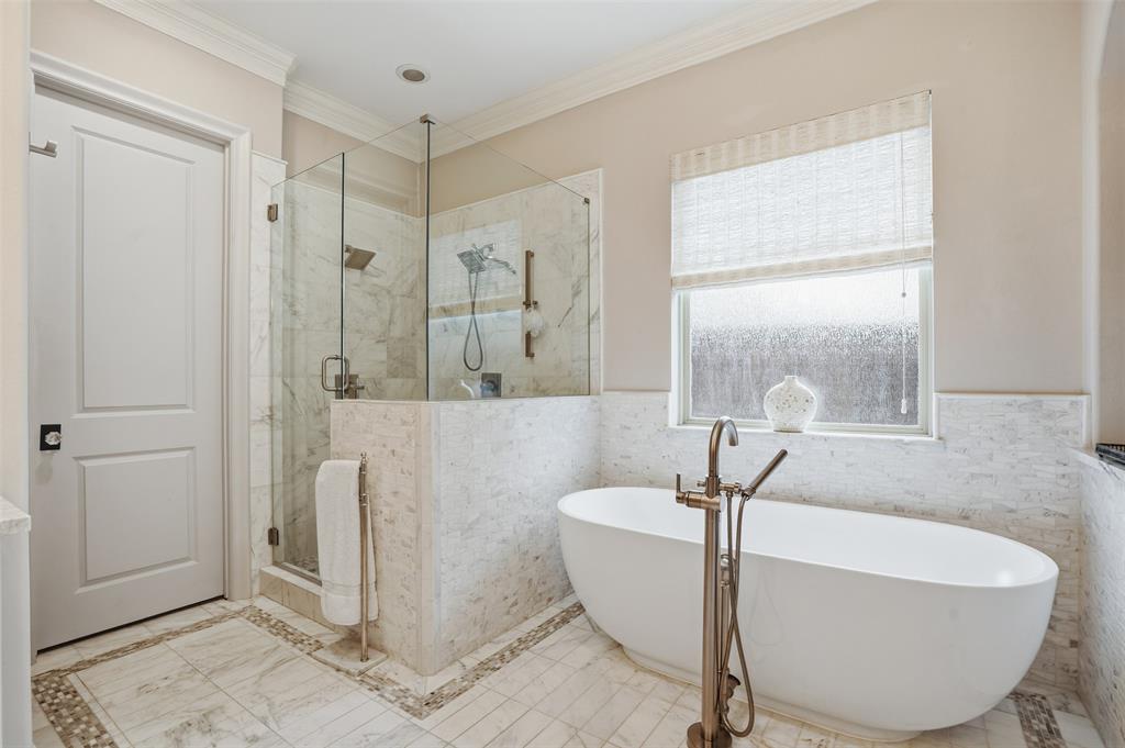 6714 Williamson Road Dallas, TX 75214 - Photo 21 of 40 a bath tub sitting in a bathroom next to a window