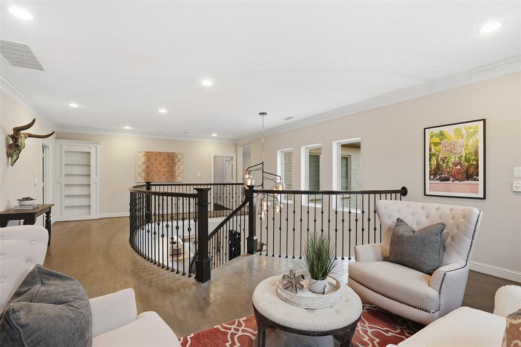 6714 Williamson Road Dallas, TX 75214 - Photo 25 of 40 a living room with furniture and a dining table