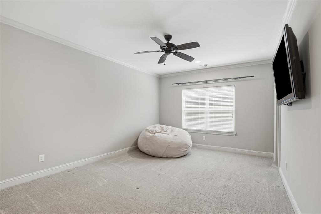 6714 Williamson Road Dallas, TX 75214 - Photo 28 of 40 a room with a flat screen tv
