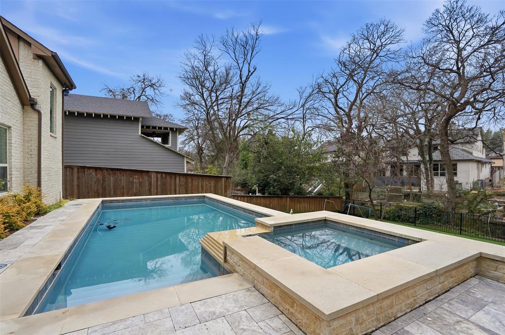 6714 Williamson Road Dallas, TX 75214 - Photo 33 of 40 a view of a mini pool with a yard