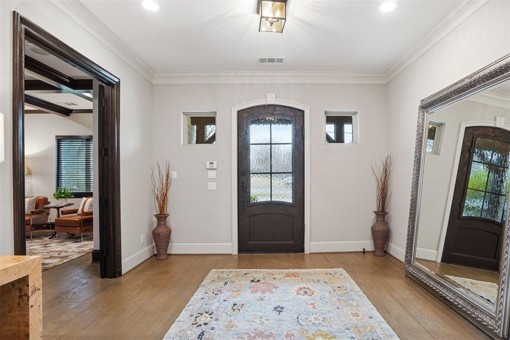 6714 Williamson Road Dallas, TX 75214 - Photo 4 of 40 a view of a hallway with wooden floor and furniture