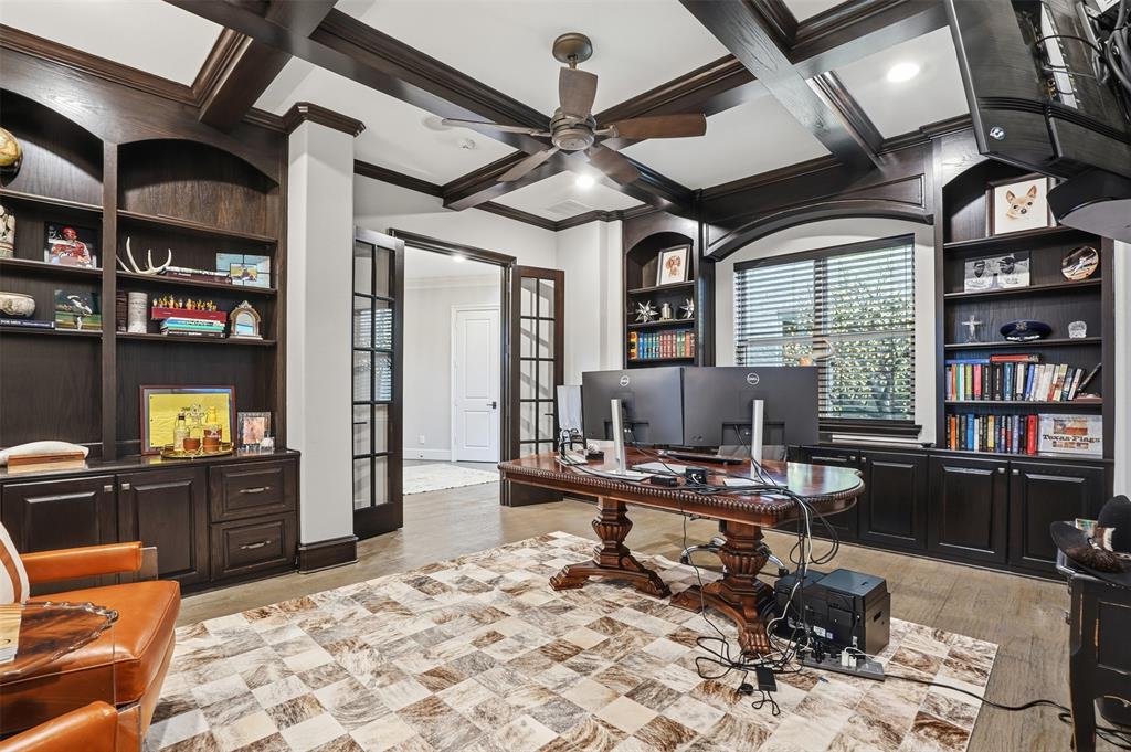 6714 Williamson Road Dallas, TX 75214 - Photo 5 of 40 a work room with furniture