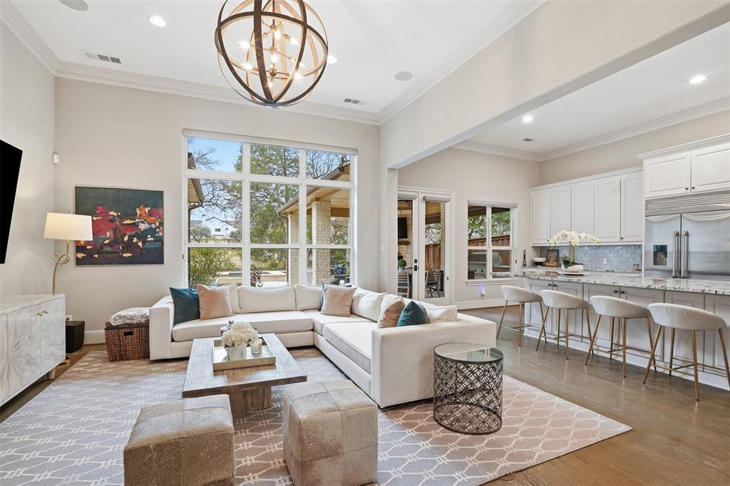 6714 Williamson Road Dallas, TX 75214 - Photo 10 of 40 a living room with furniture a rug and a large window