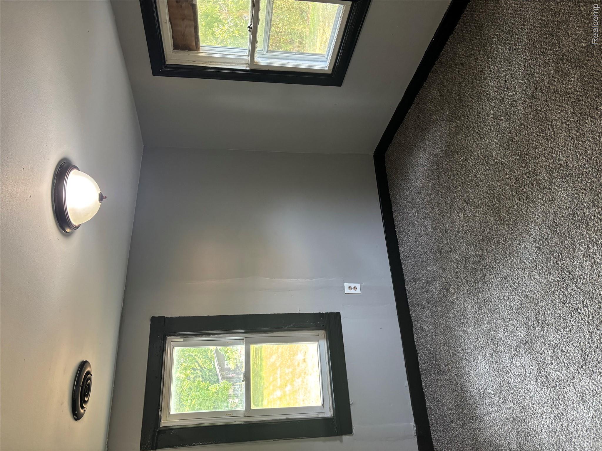 4072 South Center Road Burton, MI 48519 - Photo 11 of 15 IMG_6681.jpg