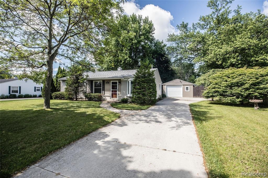 3114 Avon Manor Road Rochester Hills, MI 48307 - Photo 2 of 27