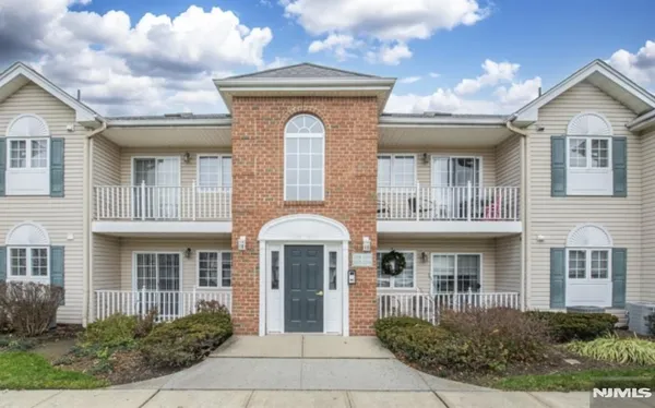 $550,000 | 105 Roseland Avenue, Unit 304, Caldwell, NJ 07006