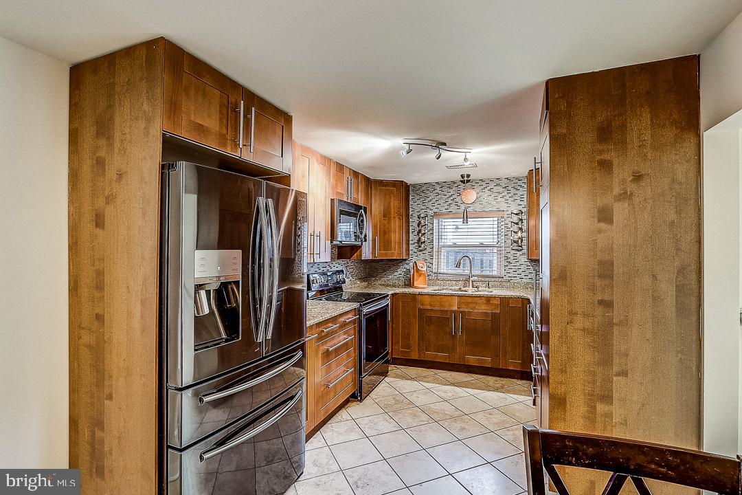 407 Bayview Drive Edgewater, MD 21037 - Photo 11 of 36