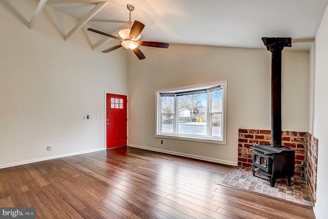 407 Bayview Drive Edgewater, MD 21037 - Photo 5 of 36