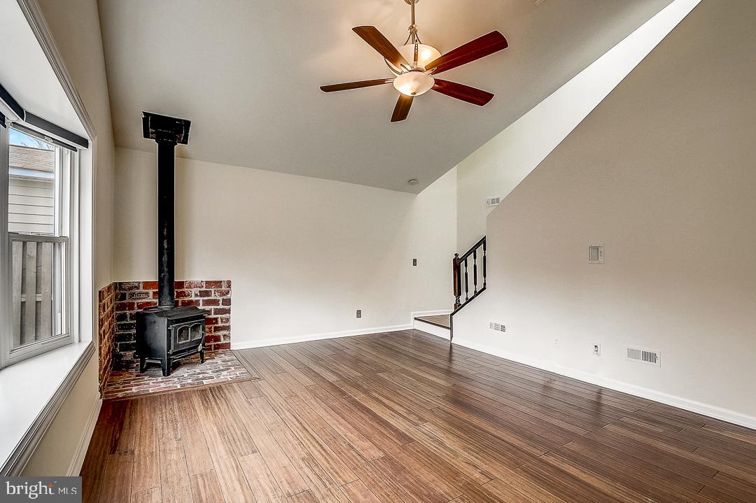 407 Bayview Drive Edgewater, MD 21037 - Photo 6 of 36