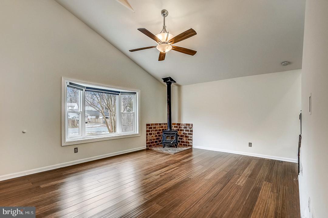 407 Bayview Drive Edgewater, MD 21037 - Photo 7 of 36