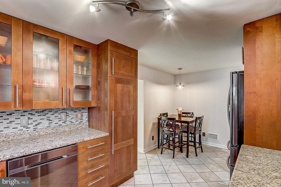 407 Bayview Drive Edgewater, MD 21037 - Photo 9 of 36