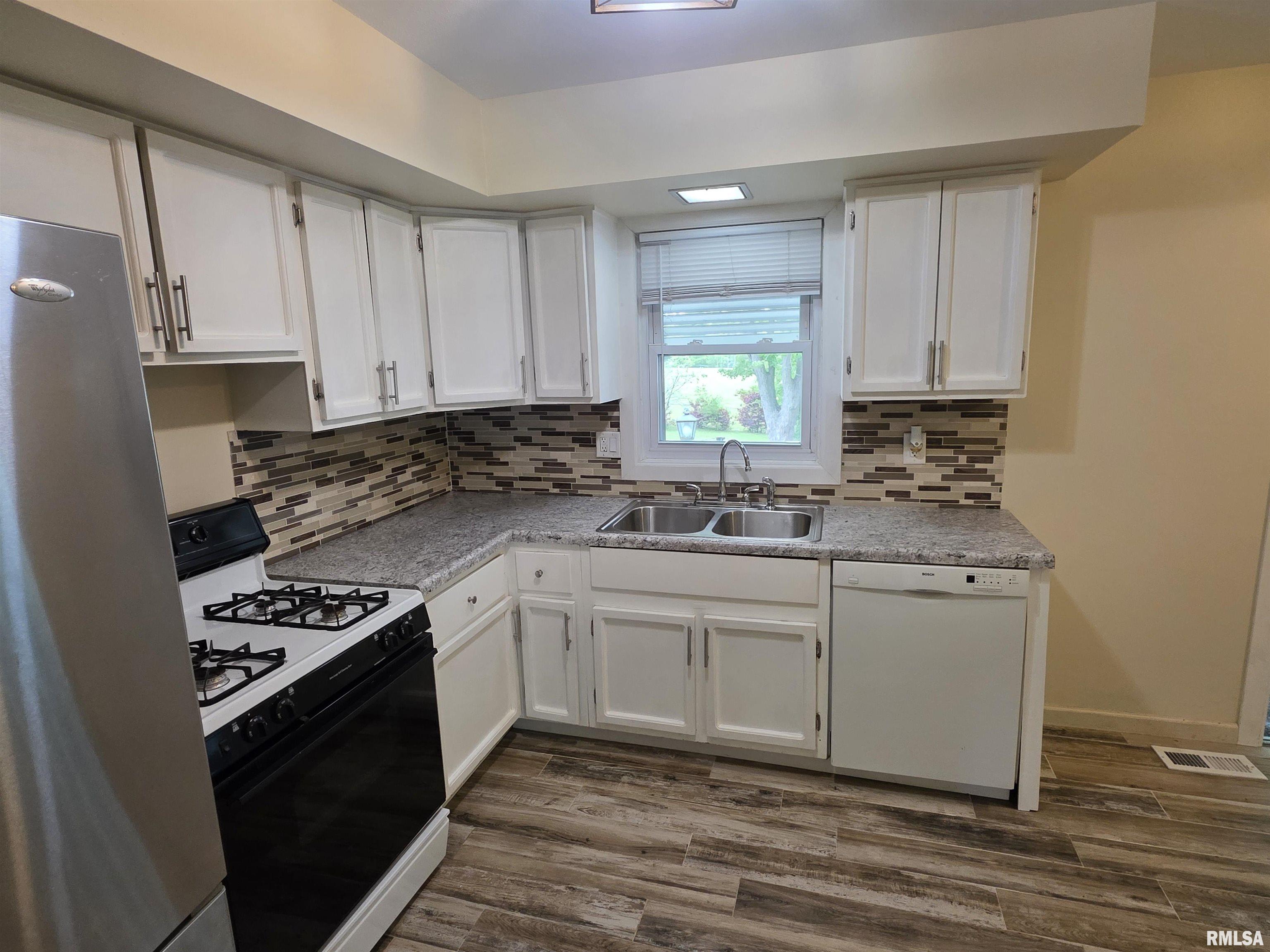 233 Briargate Road Washington, IL 61571 - Photo 9 of 34