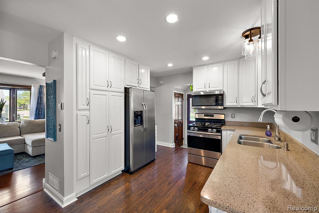 3186 Cumberland Road Berkley, MI 48072 - Photo 10 of 38 Gallery Image 10