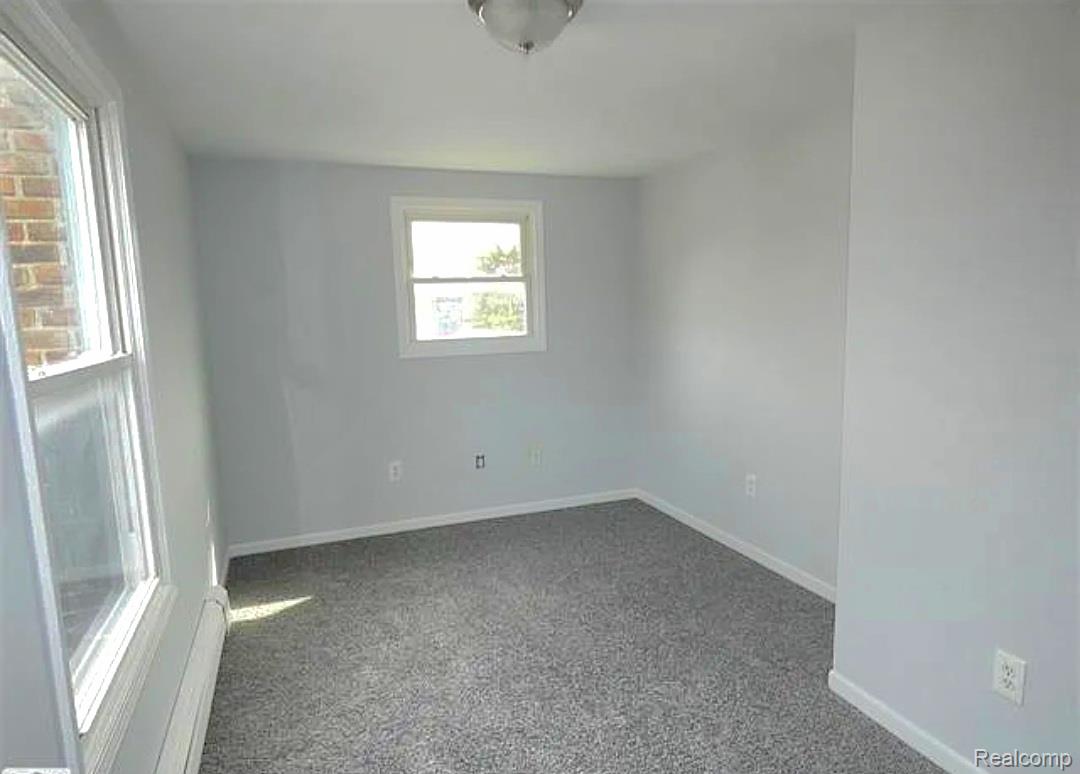 21840 Cunningham Avenue Warren, MI 48091 - Photo 13 of 20 1000136058.jpg