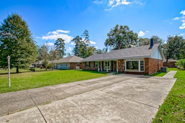 $1,875 | 308 Robin Hood Drive, Covington, LA 70433