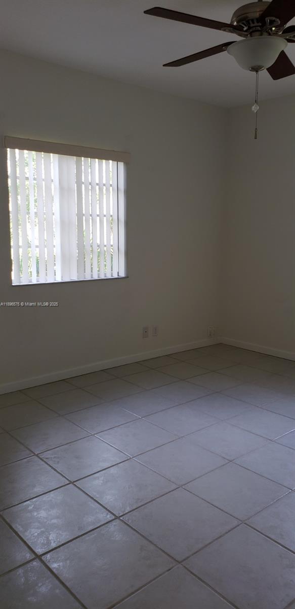4950 Washington Street, Unit 5 Hollywood, FL 33021 - Photo 15 of 19 a view of room and window
