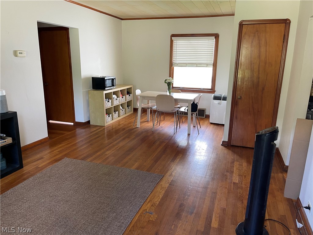 4890 Brainard Road Chagrin Falls, OH 44022 - Photo 4 of 22 living room with dining area