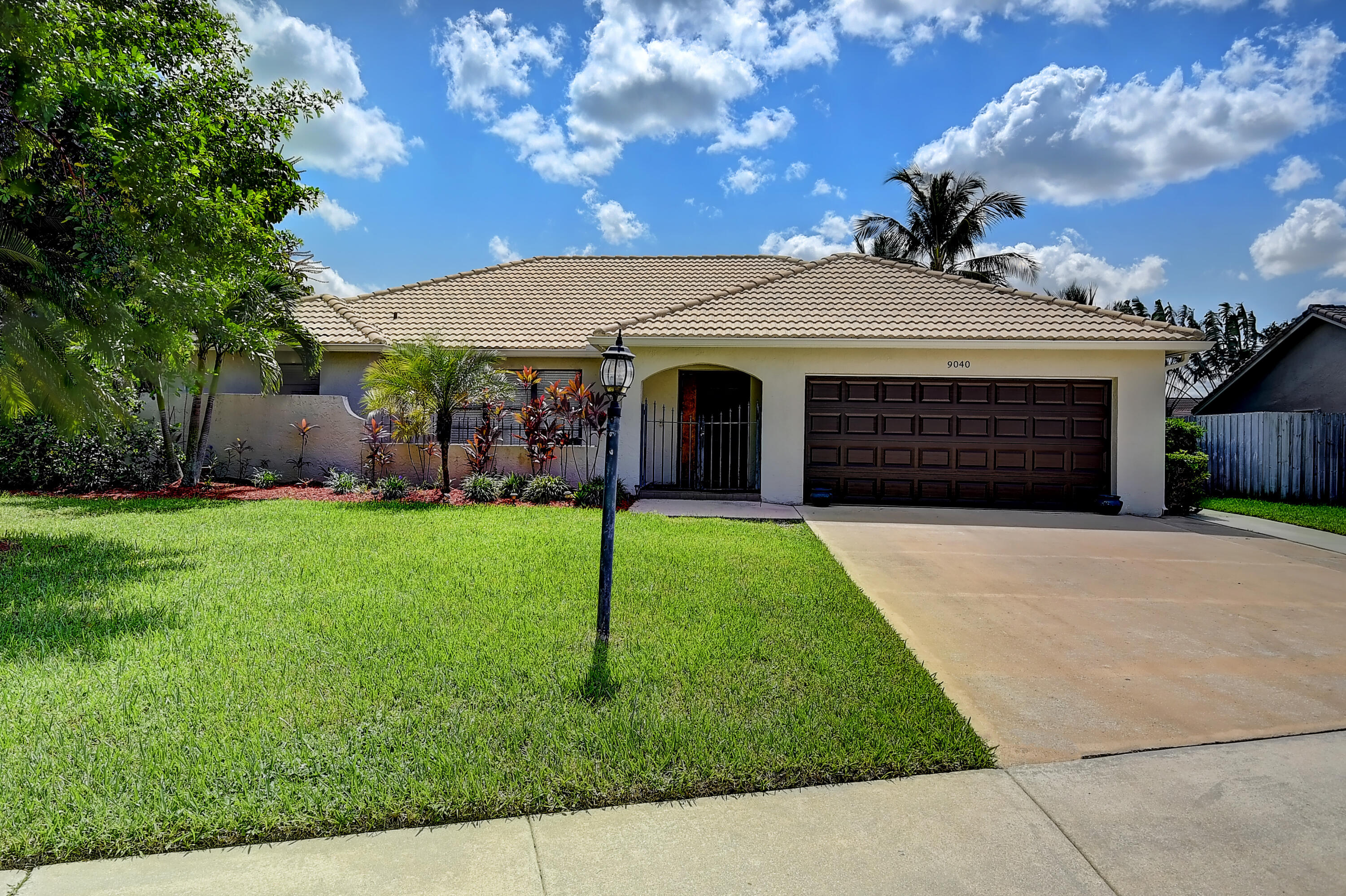 9040 Red Oak Lane Boca Raton, FL 33428 - Photo 2 of 44 13_dsc_8381_2_3_4_5