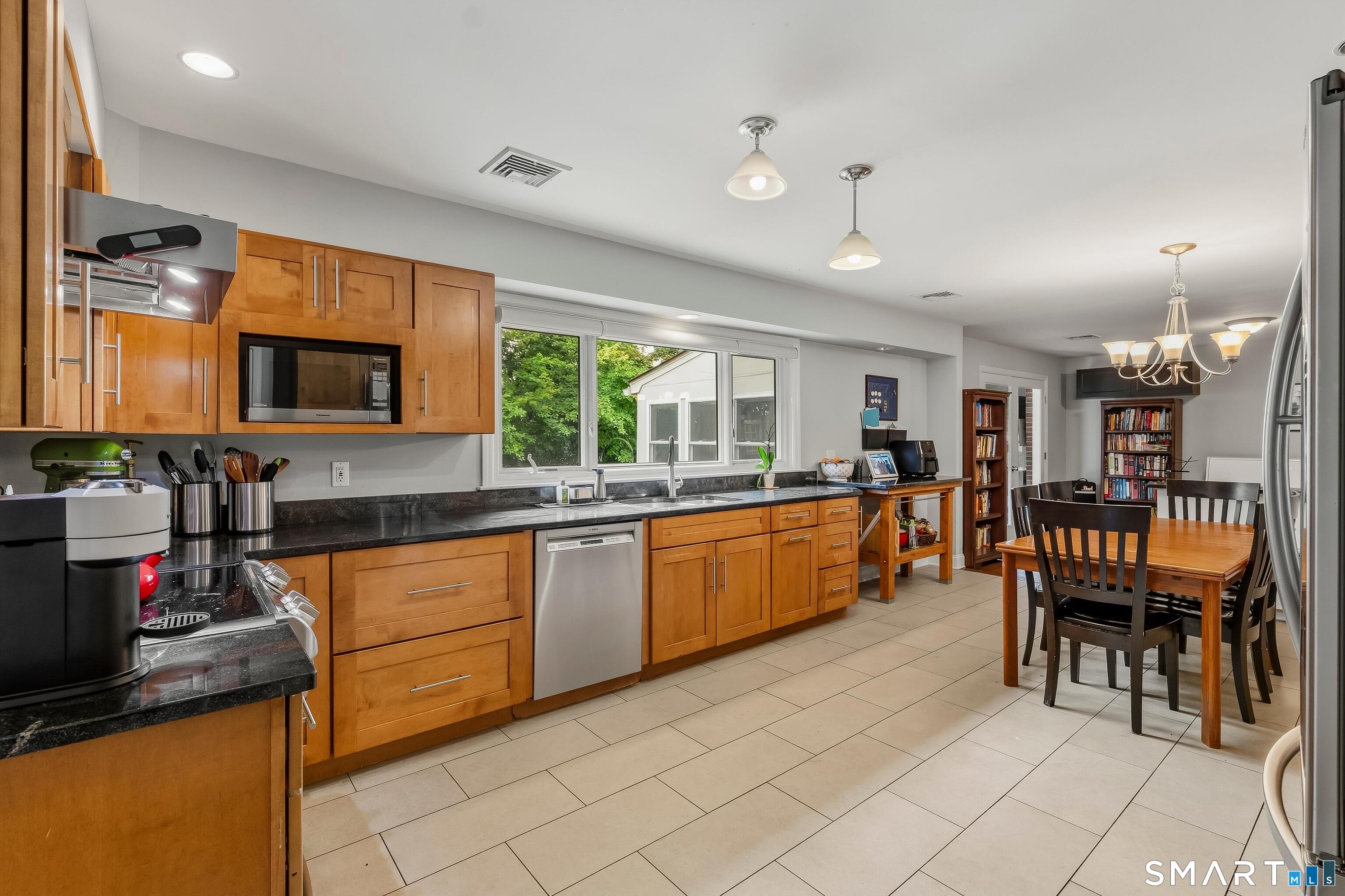 211 Old Farm Road Fairfield, CT 06825 - Photo 6 of 40 Gallery Image 6