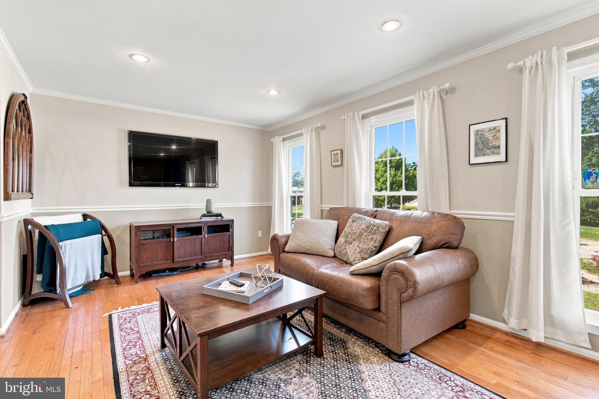 2337 Archdale Road Reston, VA 20191 - Photo 21 of 58 living room