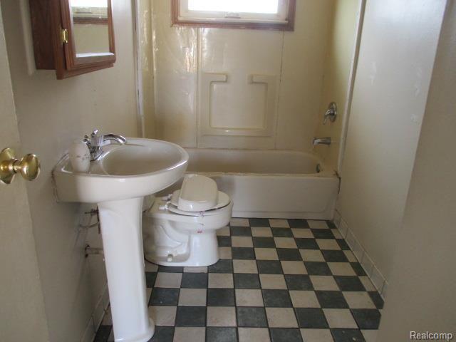 3600 Emmons Avenue Rochester, MI 48307 - Photo 22 of 23 IMG_0276.jpg