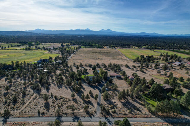 63825 Pioneer Loop Bend, OR 97701 - Photo 34 of 38 63825 Pioneer Lp-34