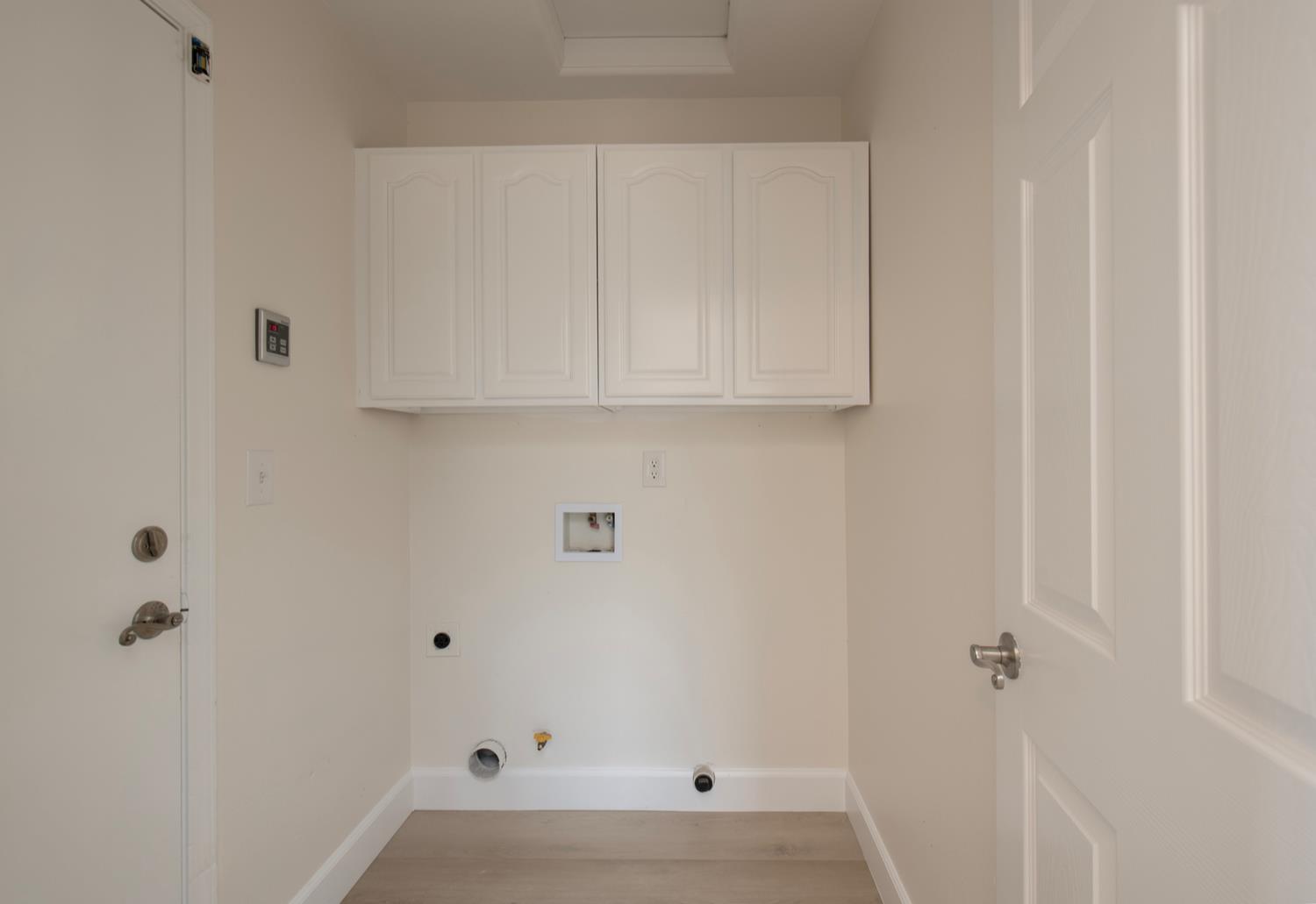 440 Pine Street Parlier, CA 93648 - Photo 23 of 27 a view of bathroom