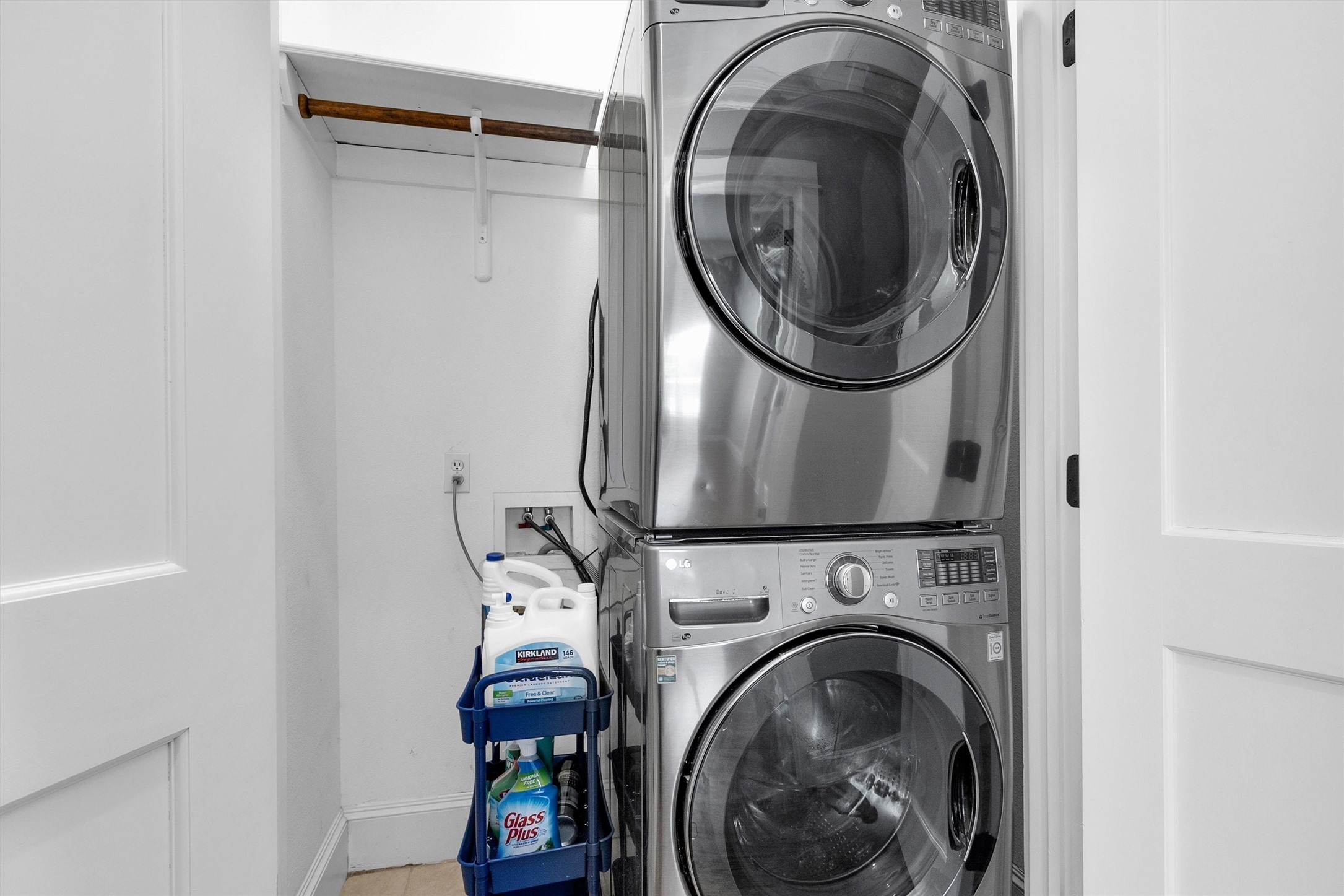 304 Vincent Street Houston, TX 77009 - Photo 24 of 36 a utility room with dryer and washer