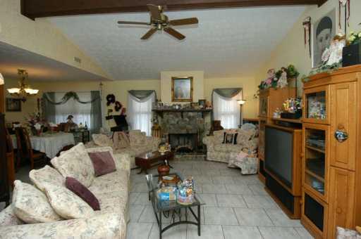 2044 Southwest Pitts Terrace Stuart, FL 34997 - Photo 4 of 8 Gallery Image 4