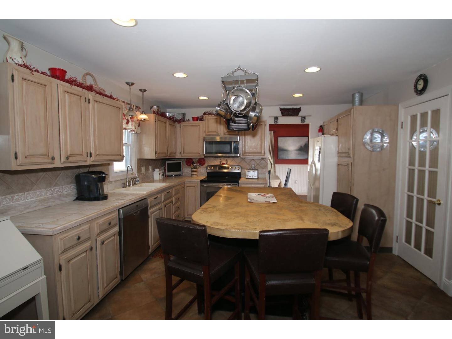 133 Rose Valley Road Pottstown, PA 19464 - Photo 2 of 23 Kitchen