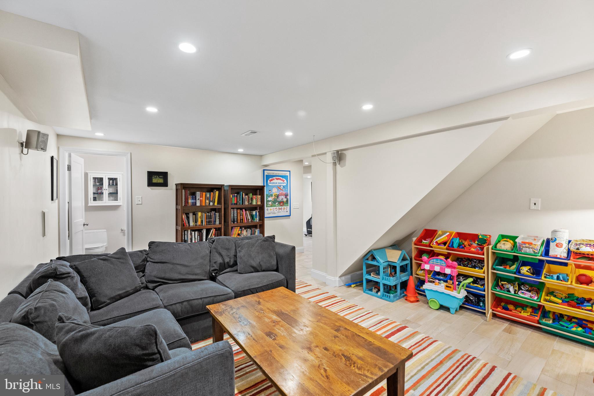 9905 Markham Street Silver Spring, MD 20901 - Photo 11 of 19