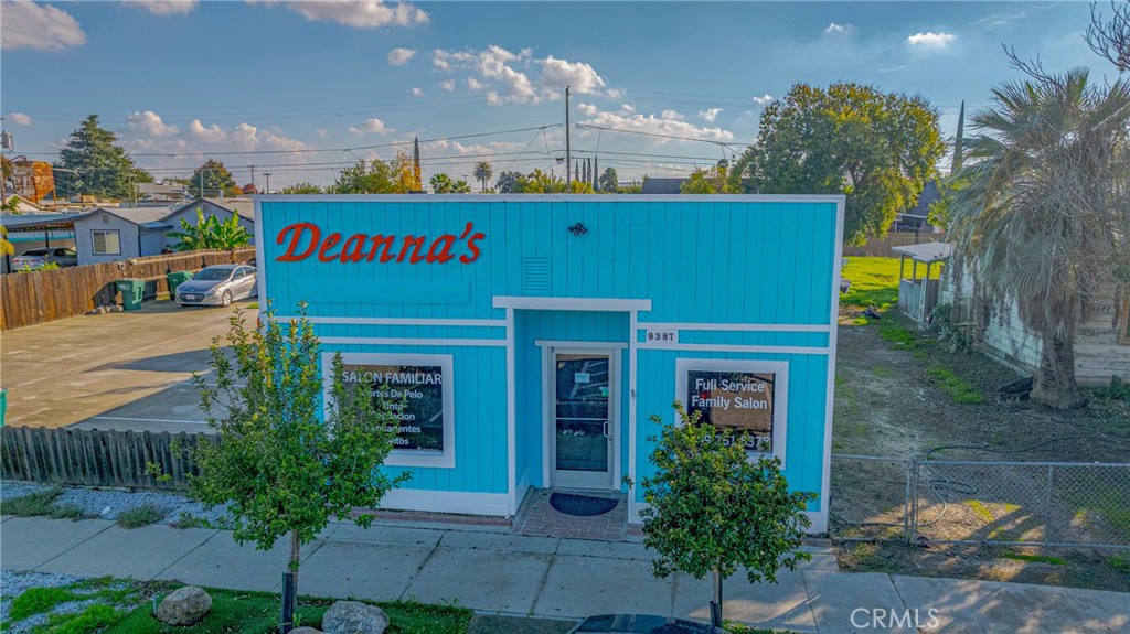 9387 Broadway Planada, CA 95365 - Photo 31 of 31 a front view of a building with garden