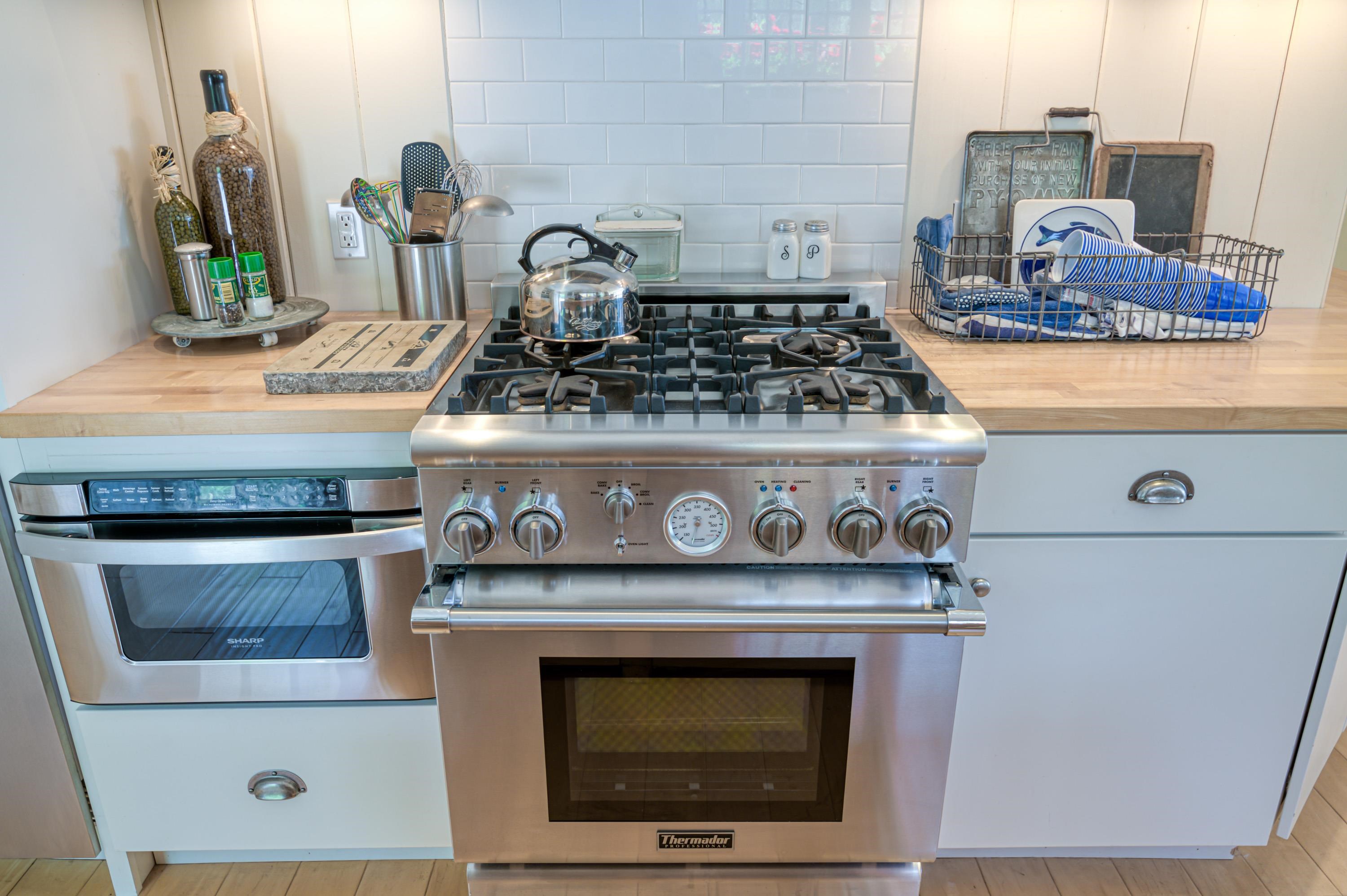 6298 East Shore Road Traverse City, MI 49686 - Photo 22 of 68 1911641-21.JPG