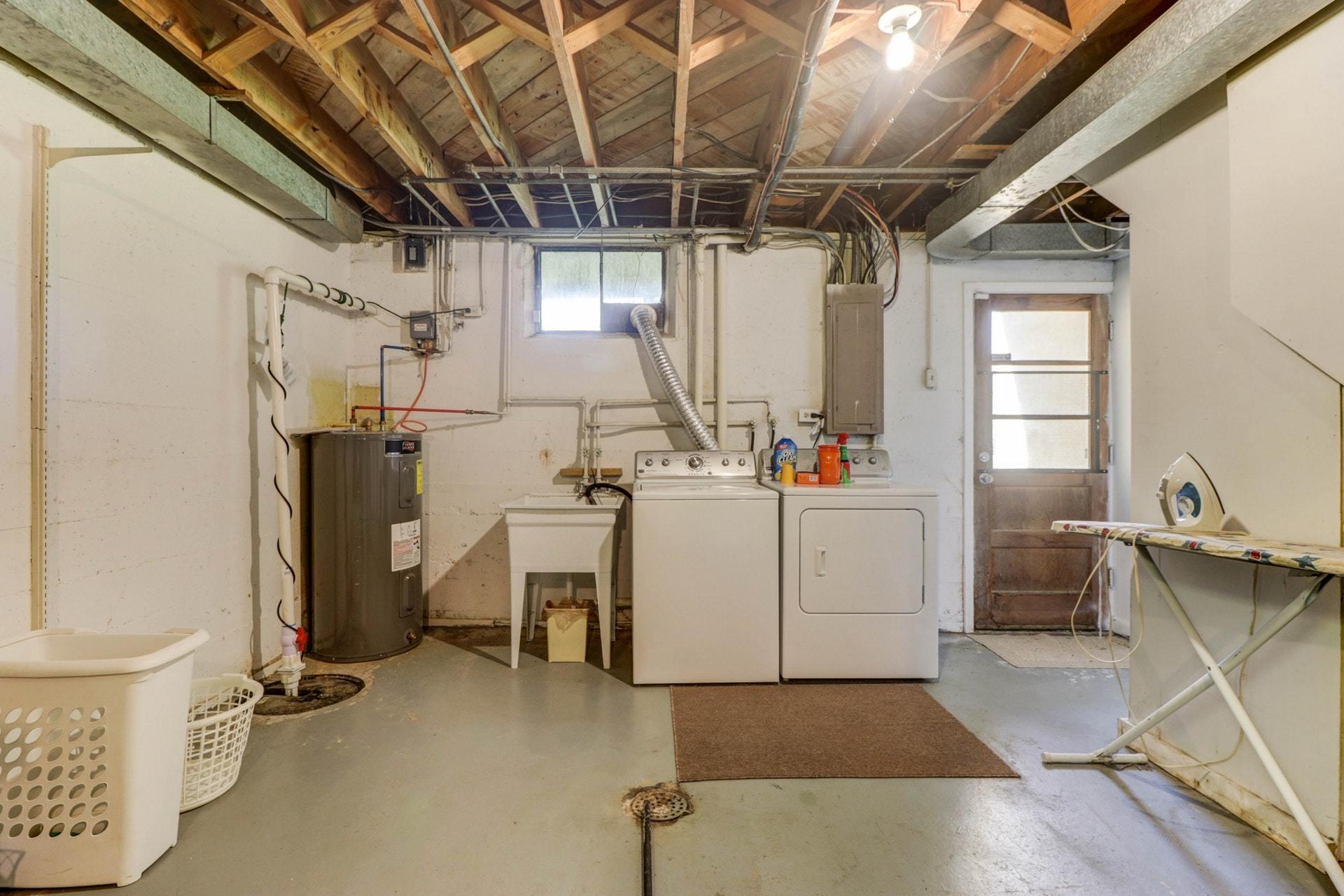 3851 Mud Lick Road Southwest Roanoke, VA 24018 - Photo 27 of 34 Laundry