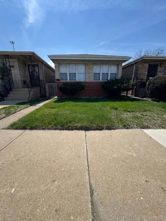 $190,000 | 39 West 83rd Street, Chicago, IL 60620